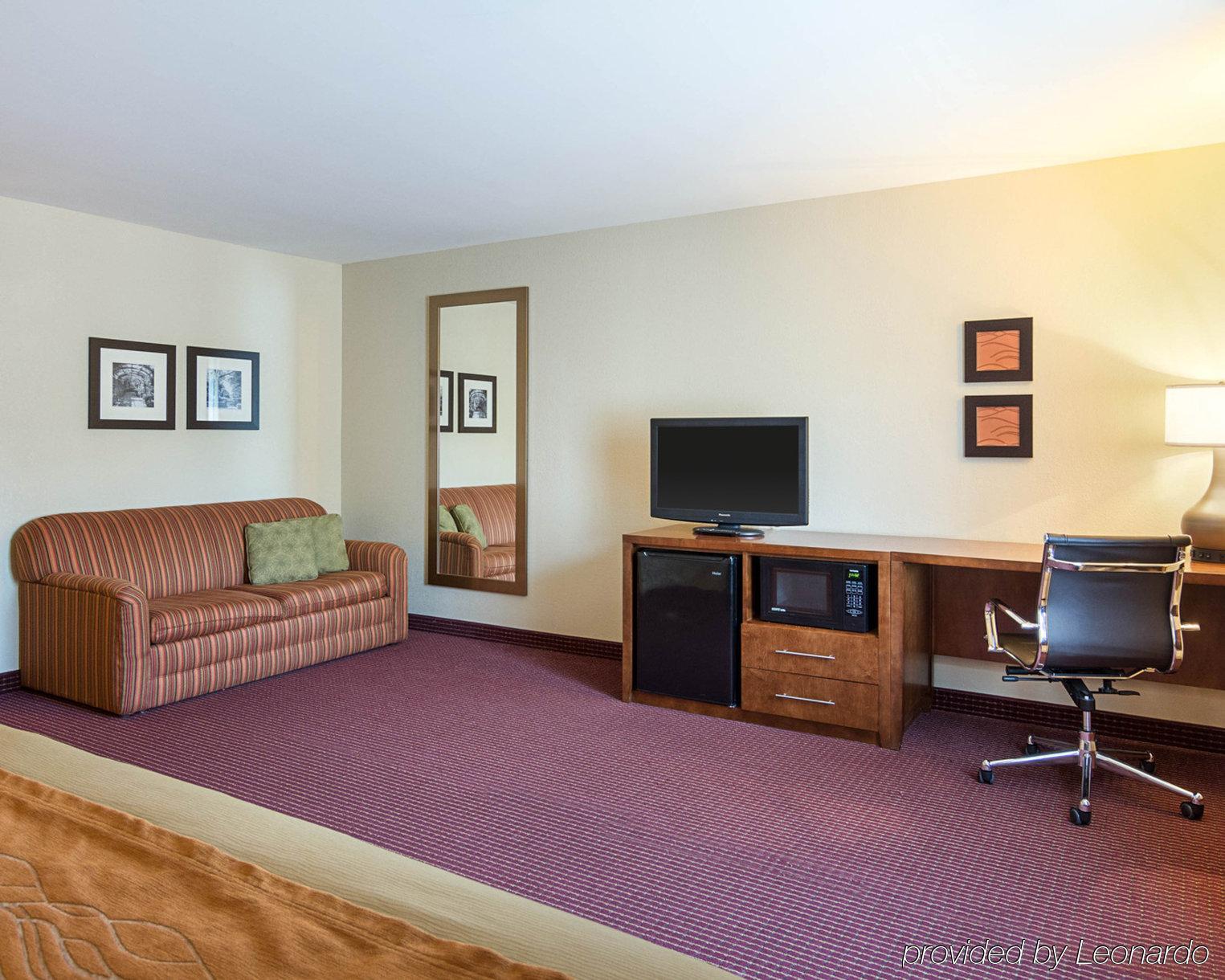 Red Roof Inn Newport News - Yorktown Exterior photo
